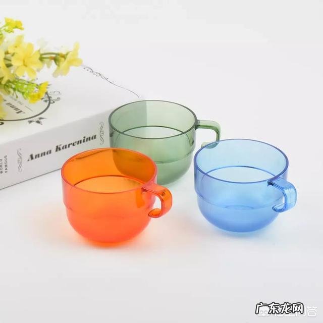 市面上塑料茶水杯拿来泡茶水喝会产生有毒物质吗?你怎么看?