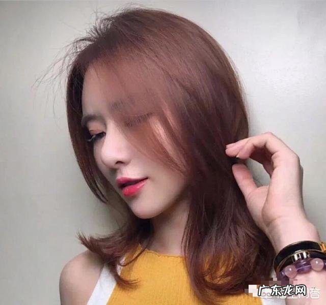 头发老是贴头皮,烫个什么发型好?