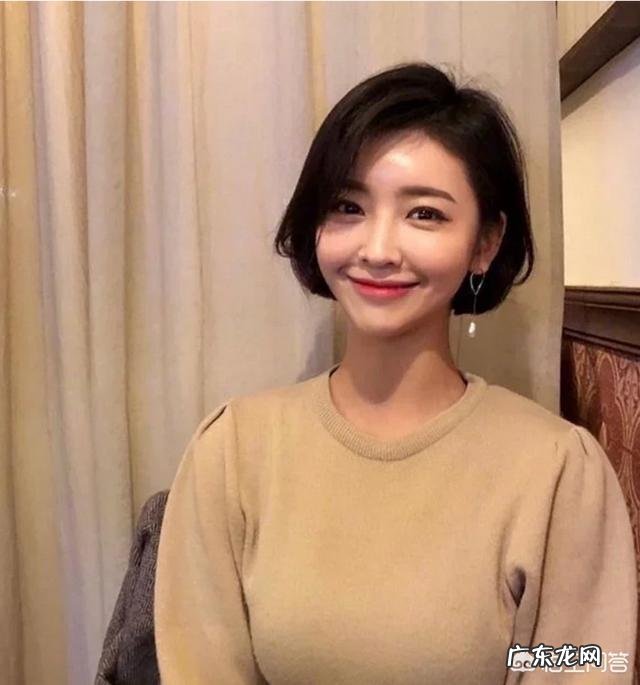 头发老是贴头皮,烫个什么发型好?