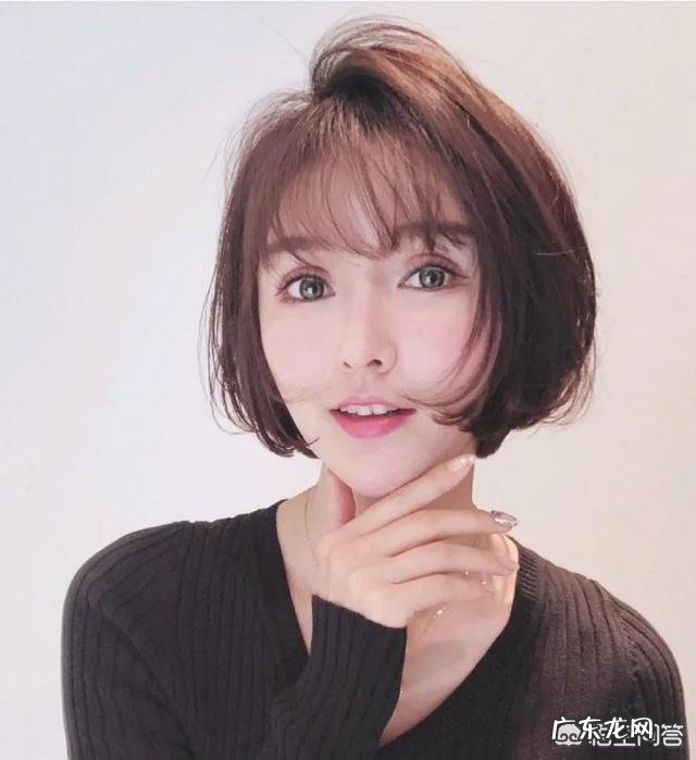 头发老是贴头皮,烫个什么发型好?