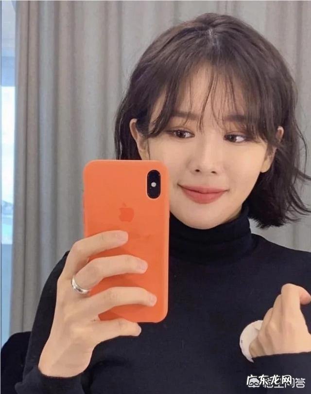 头发老是贴头皮,烫个什么发型好?