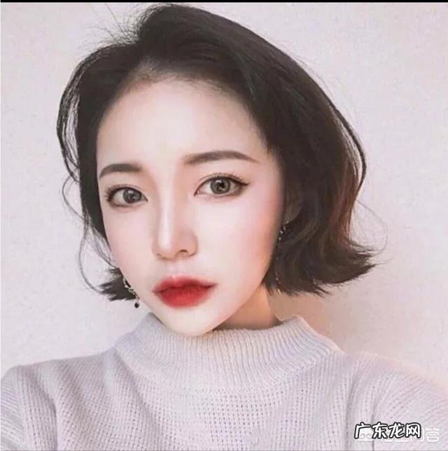 头发老是贴头皮,烫个什么发型好?