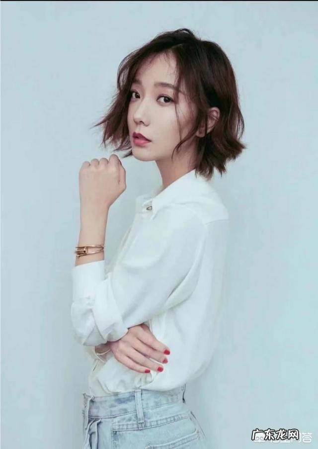 头发老是贴头皮,烫个什么发型好?