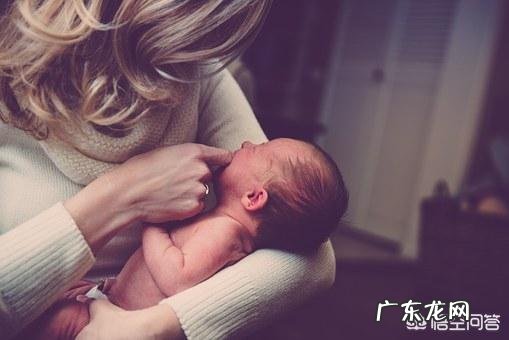 刚出生的宝宝每天需要喝多少奶?如何喂养?