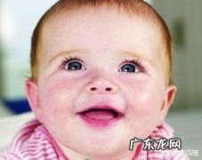 宝宝脸上出好多红点，是湿疹吗，湿疹是宝宝体内毒素吗，还是单纯的是热引起的？