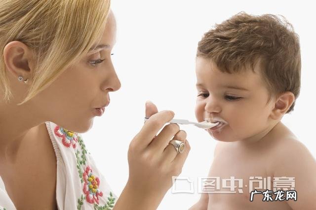 婴儿什么时候添加辅食？