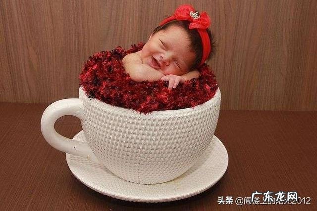 怎么教婴儿用吸管杯?