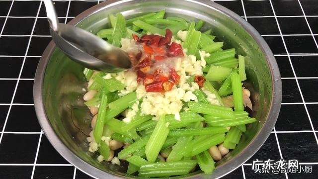 自己在家里怎么做西芹好吃？