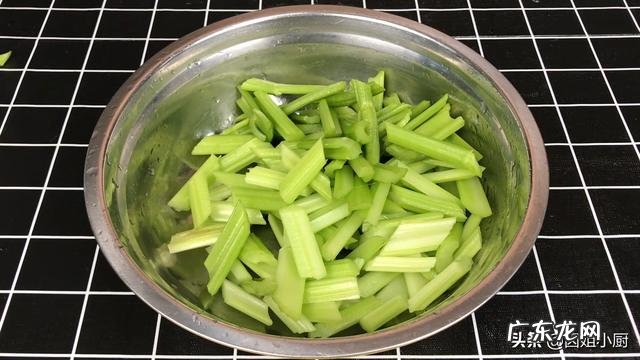 自己在家里怎么做西芹好吃？