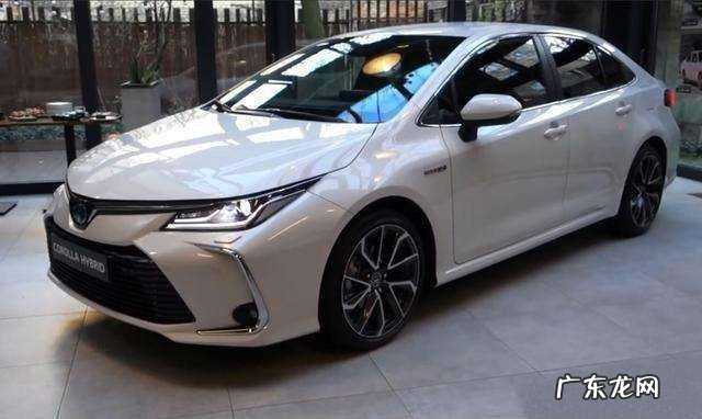 轮胎上有小裂纹正常吗