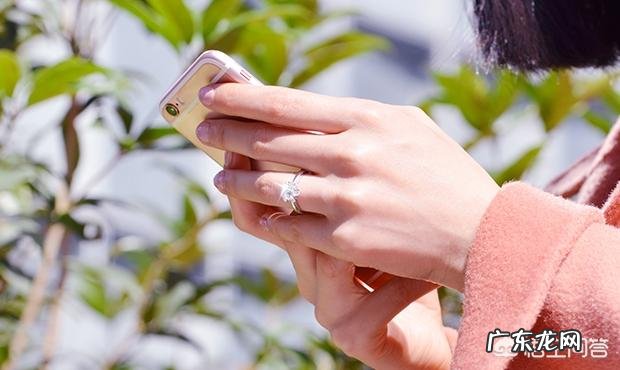 结婚戒指戴哪个手指合适呢?