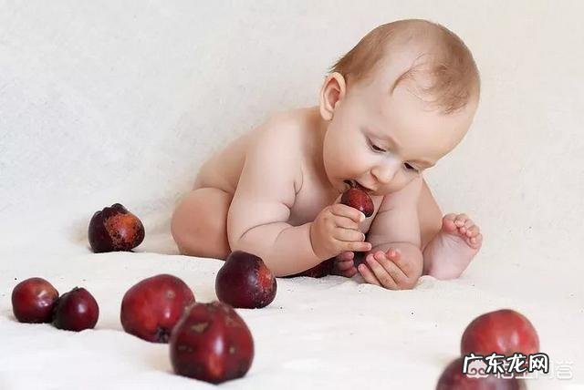 1岁多宝宝每天应该怎样吃才能保证营养?