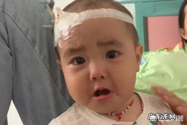 宝宝长牙老是反复发烧,怎么办?吃药就吐,愁死了?