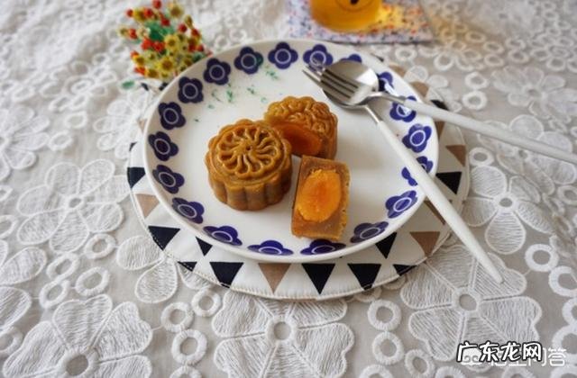 月饼中的莲蓉是怎么做的?用什么材料做的?方法是什么?