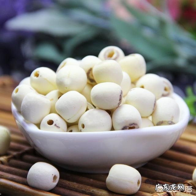 月饼中的莲蓉是怎么做的?用什么材料做的?方法是什么?