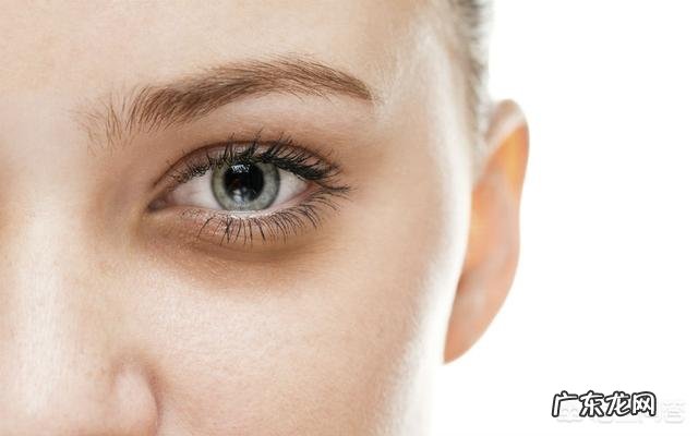 为什么眼睛有黑眼圈?