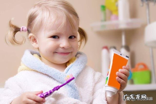 家庭中该如何给宝宝选牙膏,是含氟的好还是不含氟的好?