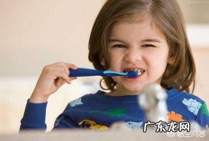 家庭中该如何给宝宝选牙膏,是含氟的好还是不含氟的好?