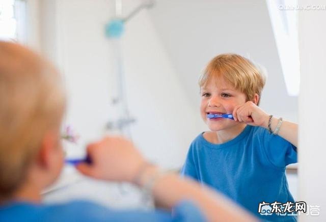 家庭中该如何给宝宝选牙膏，是含氟的好还是不含氟的好？