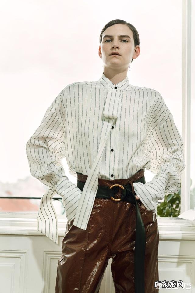 今年秋季流行什么衣服?