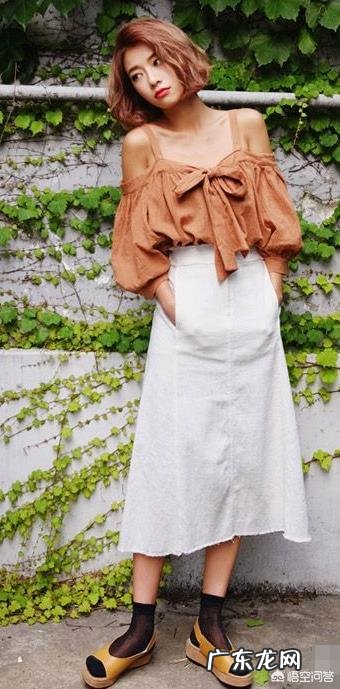 白色长裙怎么搭配上衣?