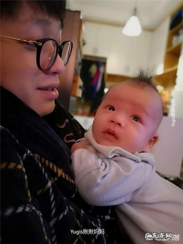 凌晨起夜给娃喂奶,换尿布或者哄睡,你们会叫老公起来帮忙吗?