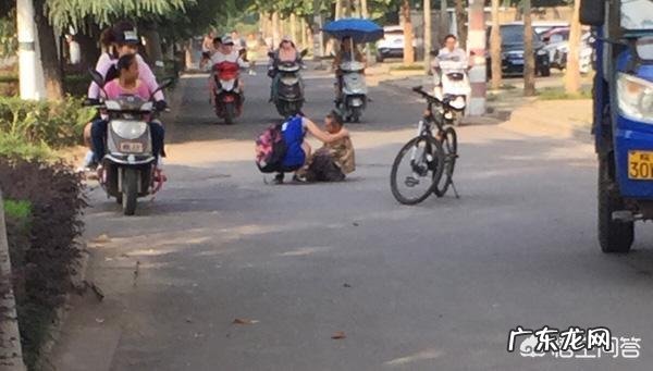 芜湖小伙扶79岁老人被讹,监控还清白,老人不依不饶还要小伙赔1000元,你怎么看?