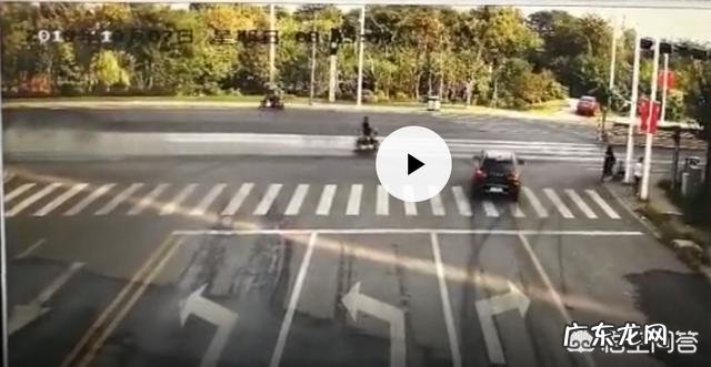 芜湖小伙扶79岁老人被讹,监控还清白,老人不依不饶还要小伙赔1000元,你怎么看?