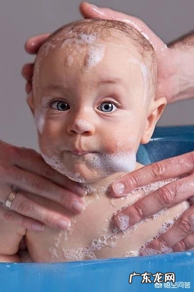如何清理宝宝的头垢？