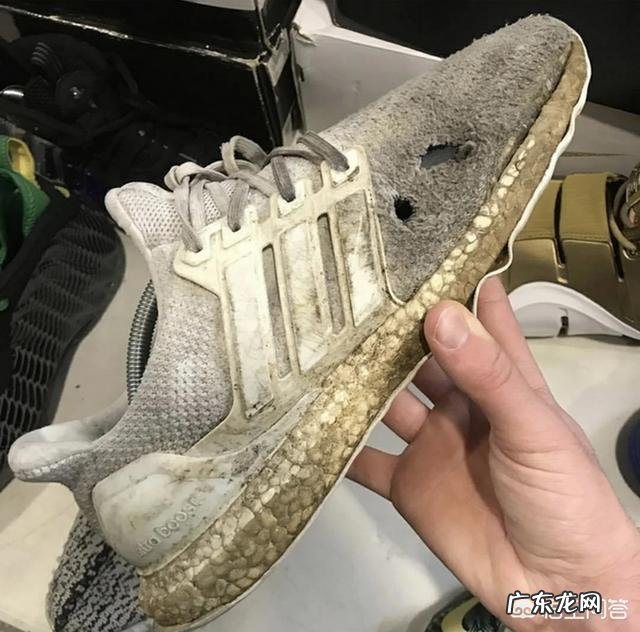 白色运动鞋怎么清洗比较好?