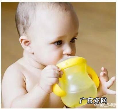 婴儿多大可以开始喝水?