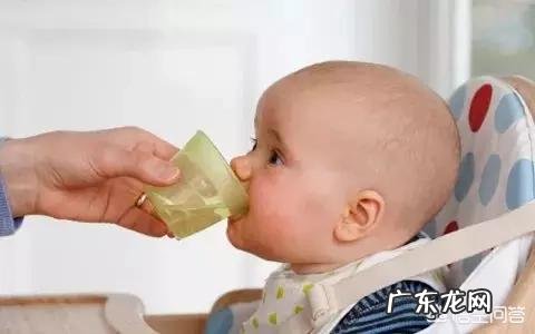 婴儿多大可以开始喝水?