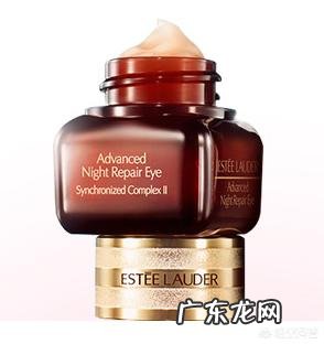 去眼纹该用什么化妆品?