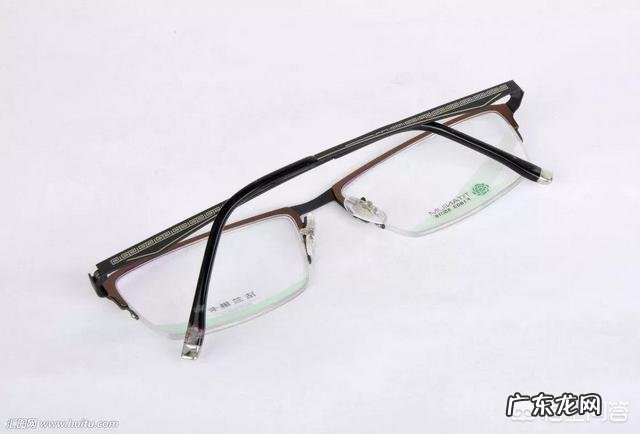 怎样挽救因长时间戴眼镜而变形的眼睛?