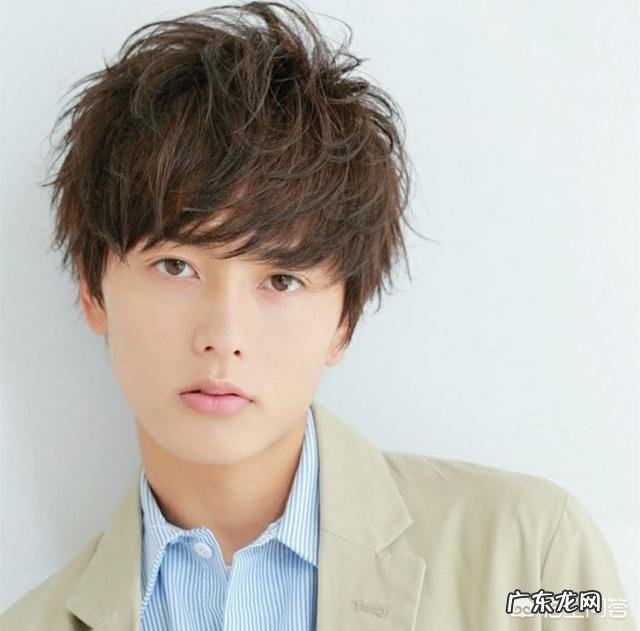 抬头纹重适合什么发型?