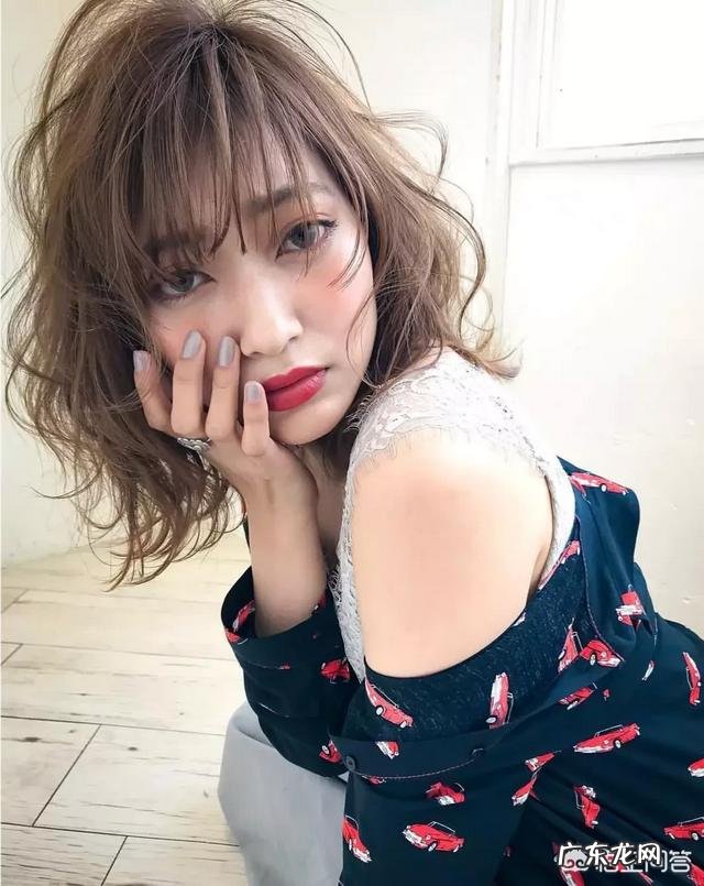 大饼脸型适合怎样的发型?