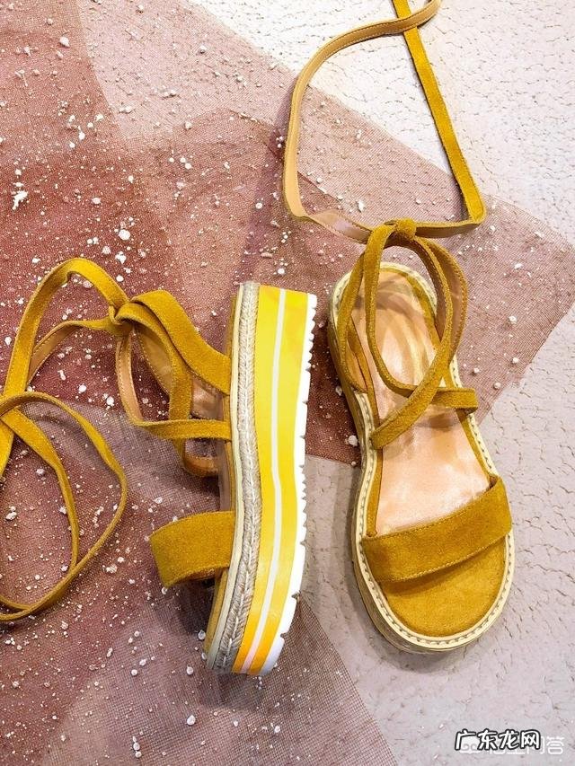 脚背高的人适合怎么样的凉鞋?有没有性价比高的推荐?