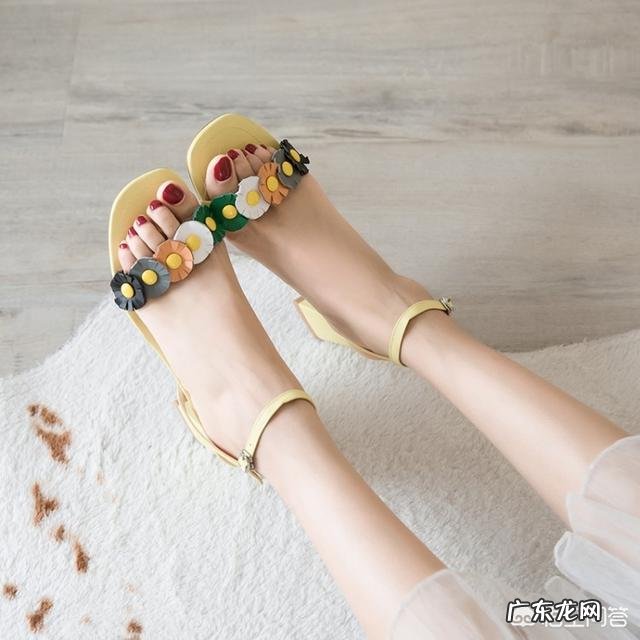 脚背高的人适合怎么样的凉鞋?有没有性价比高的推荐?