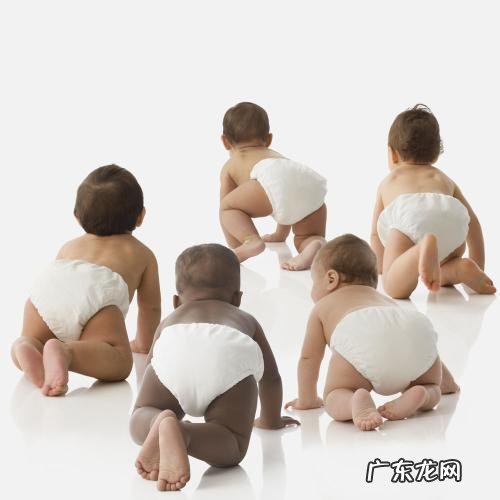 今天去给宝宝买纸尿裤,回来后打开一看是纸尿片,不知道纸尿片怎么固定?