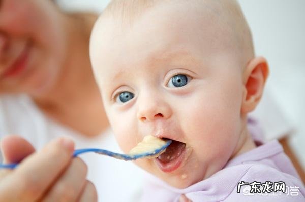 如何给五六个月的宝宝添加辅食?