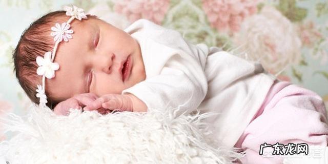 足月胎儿双顶径是多少？