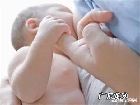 给刚出生的婴儿准备什么奶粉比较好？