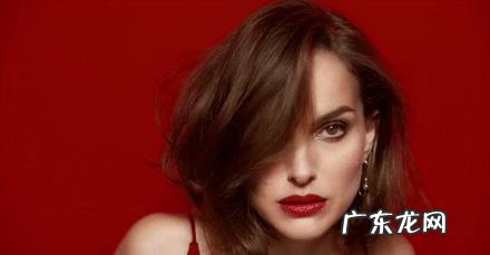 红色半身长裙搭配什么样的上衣好看?