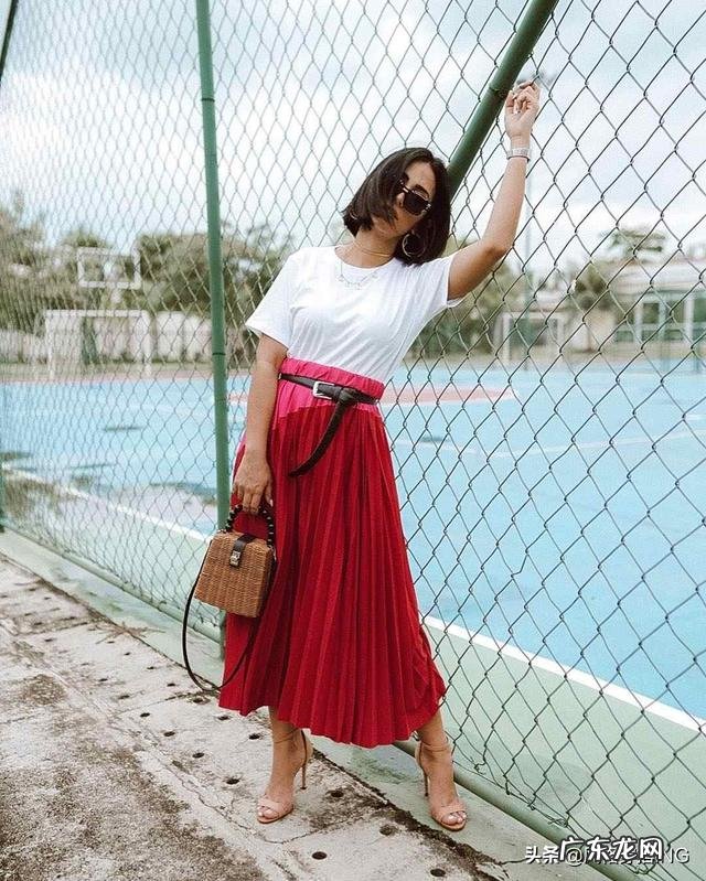 红色半身长裙搭配什么样的上衣好看?