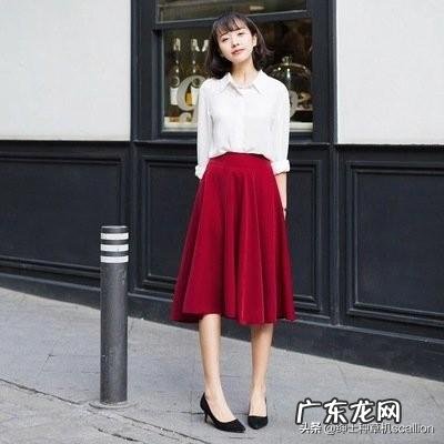 红色半身长裙搭配什么样的上衣好看?