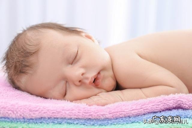 该如何哄睡0-3个月的婴儿?
