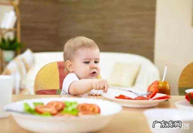 6-12个月宝宝辅食应该吃什么,怎么做呢?