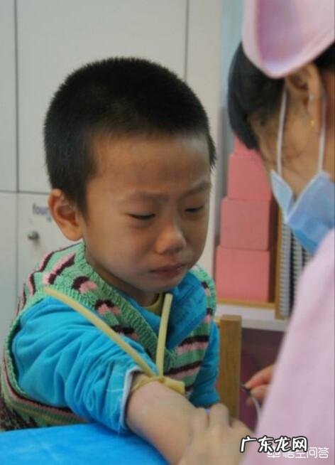 小孩持续发烧该怎么办?