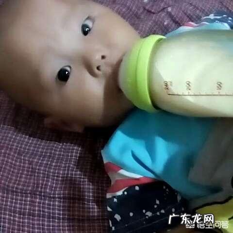 有什么好方法让婴儿用奶瓶吃奶?