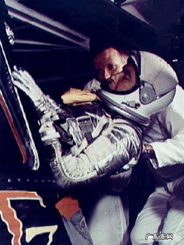 欧米茄超霸登月表系列哪款性价比高些？